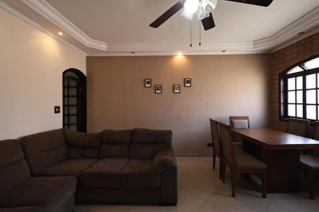 Casa à venda com 207m², 3 quartos e 4 vagasSala