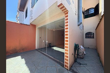 Casa à venda com 207m², 3 quartos e 4 vagasQuintal 