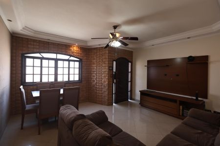 Casa à venda com 207m², 3 quartos e 4 vagasSala