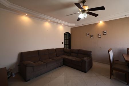 Casa à venda com 207m², 3 quartos e 4 vagasSala