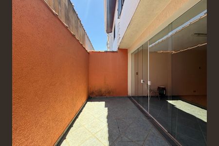 Casa à venda com 207m², 3 quartos e 4 vagasQuintal 