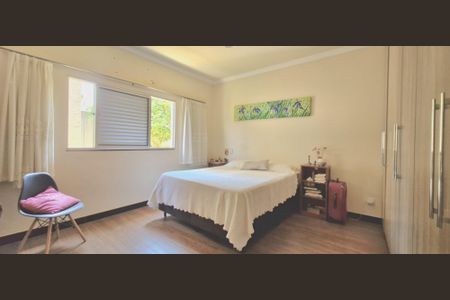 Casa de condomínio à venda com 214m², 3 quartos e 2 vagas Casa de condomínio à venda com 214m², 3 quartos e 2 vagasSuíte