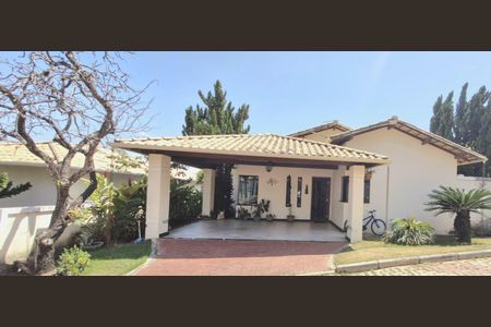 Casa de condomínio à venda com 214m², 3 quartos e 2 vagas Casa de condomínio à venda com 214m², 3 quartos e 2 vagasFachada