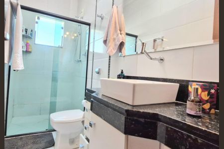 Casa de condomínio à venda com 214m², 3 quartos e 2 vagas Casa de condomínio à venda com 214m², 3 quartos e 2 vagasBanheiro Social