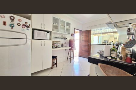 Casa de condomínio à venda com 214m², 3 quartos e 2 vagas Casa de condomínio à venda com 214m², 3 quartos e 2 vagasCozinha