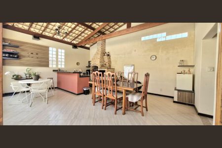 Casa de condomínio à venda com 214m², 3 quartos e 2 vagas Casa de condomínio à venda com 214m², 3 quartos e 2 vagasÁrea comum