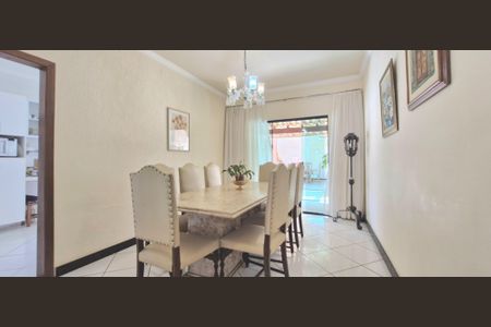 Casa de condomínio à venda com 214m², 3 quartos e 2 vagas Casa de condomínio à venda com 214m², 3 quartos e 2 vagasSala de Jantar