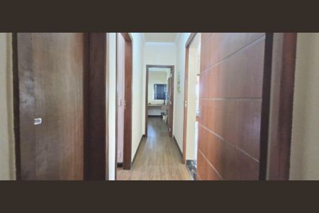 Casa de condomínio à venda com 214m², 3 quartos e 2 vagas Casa de condomínio à venda com 214m², 3 quartos e 2 vagasCorredor