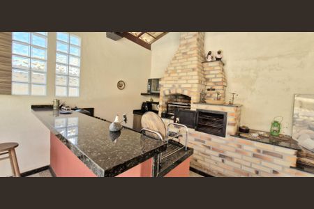 Casa de condomínio à venda com 214m², 3 quartos e 2 vagas Casa de condomínio à venda com 214m², 3 quartos e 2 vagasÁrea comum - Churrasqueira