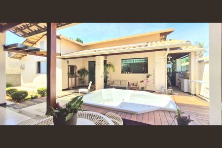 Casa de condomínio à venda com 214m², 3 quartos e 2 vagas Casa de condomínio à venda com 214m², 3 quartos e 2 vagasÁrea comum - Hidromassagem