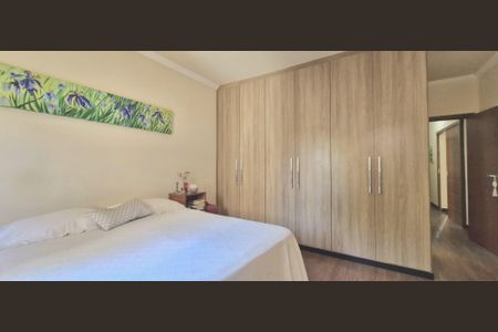 Casa de condomínio à venda com 214m², 3 quartos e 2 vagas Casa de condomínio à venda com 214m², 3 quartos e 2 vagasSuíte