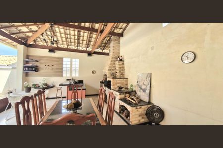 Casa de condomínio à venda com 214m², 3 quartos e 2 vagas Casa de condomínio à venda com 214m², 3 quartos e 2 vagasÁrea comum - Churrasqueira