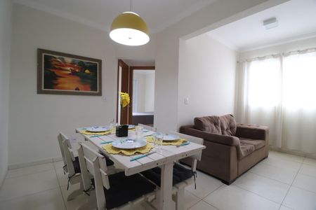 Sala de apartamento para alugar com 2 quartos, 55m² em Santa Mônica, Uberlândia