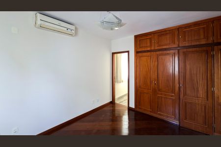 Apartamento à venda com 280m², 4 quartos e 7 vagas Apartamento à venda com 280m², 4 quartos e 7 vagasQuarto 2