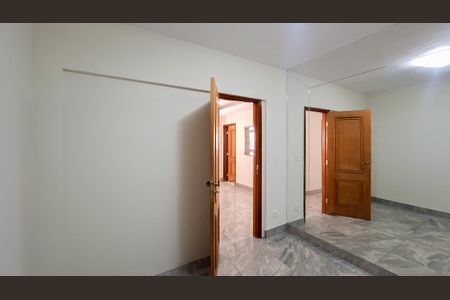 Apartamento à venda com 280m², 4 quartos e 7 vagas Apartamento à venda com 280m², 4 quartos e 7 vagasQuarto 1