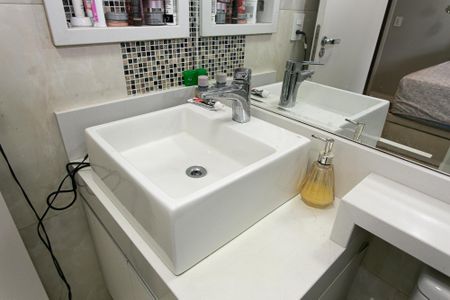 Apartamento à venda com 80m², 2 quartos e sem vaga Apartamento à venda com 80m², 2 quartos e sem vagaBanheiro da Suíte 1