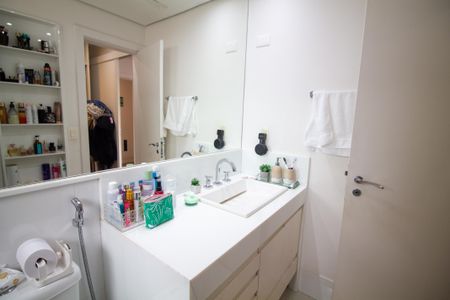 Apartamento à venda com 116m², 3 quartos e 2 vagas Apartamento à venda com 116m², 3 quartos e 2 vagasBanheiro da Suíte