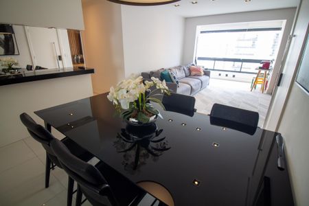 Apartamento à venda com 116m², 3 quartos e 2 vagas Apartamento à venda com 116m², 3 quartos e 2 vagasSala de Jantar