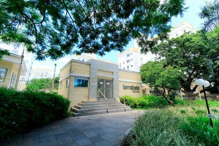Apartamento à venda com 47m², 2 quartos e 1 vaga Apartamento à venda com 47m², 2 quartos e 1 vagaFachada