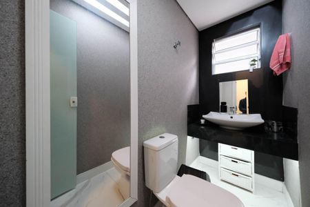 Casa à venda com 250m², 3 quartos e 4 vagasLavabo