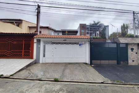 Casa à venda com 250m², 3 quartos e 4 vagas Casa à venda com 250m², 3 quartos e 4 vagasFachada