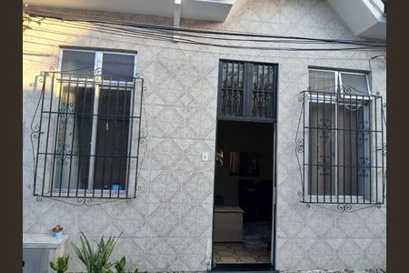 Casa à venda com 100m², 3 quartos e sem vaga Casa à venda com 100m², 3 quartos e sem vagaFachada