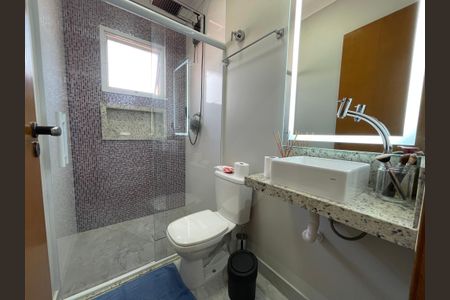 Casa à venda com 130m², 3 quartos e 2 vagas Casa à venda com 130m², 3 quartos e 2 vagasBanheiro Social