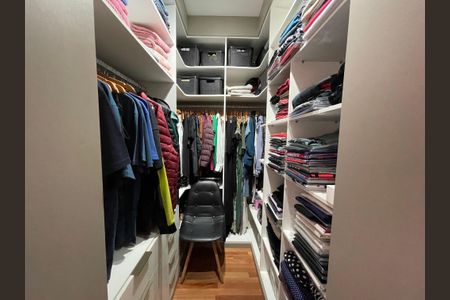 Casa à venda com 130m², 3 quartos e 2 vagas Casa à venda com 130m², 3 quartos e 2 vagasCloset da Suíte 2