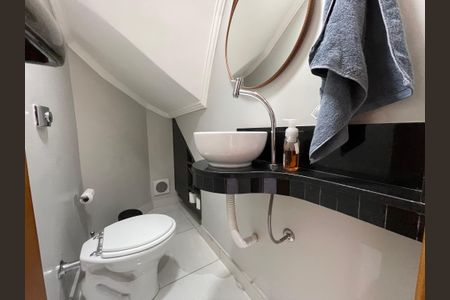 Casa à venda com 130m², 3 quartos e 2 vagas Casa à venda com 130m², 3 quartos e 2 vagasLavabo