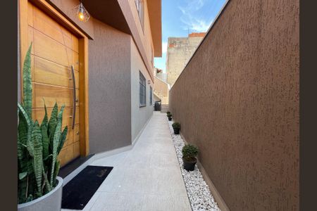 Casa à venda com 130m², 3 quartos e 2 vagas Casa à venda com 130m², 3 quartos e 2 vagasEntrada