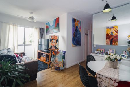 Sala de apartamento à venda com 3 quartos, 56m² em  Pirajussara, São Paulo