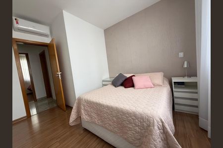 Apartamento à venda com 90m², 4 quartos e 3 vagas Apartamento à venda com 90m², 4 quartos e 3 vagasSuíte