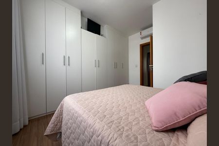 Apartamento à venda com 90m², 4 quartos e 3 vagas Apartamento à venda com 90m², 4 quartos e 3 vagasSuíte