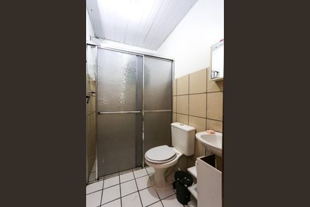 Casa à venda com 250m², 4 quartos e 3 vagas Casa à venda com 250m², 4 quartos e 3 vagasEdícula - banheiro