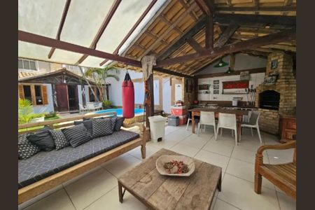 Casa de condomínio à venda com 179m², 3 quartos e 2 vagas