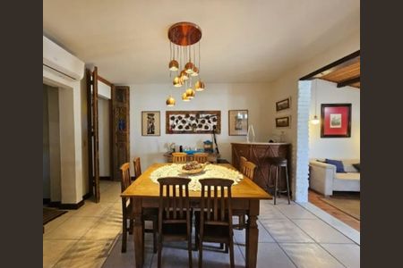 Casa de condomínio à venda com 179m², 3 quartos e 2 vagas