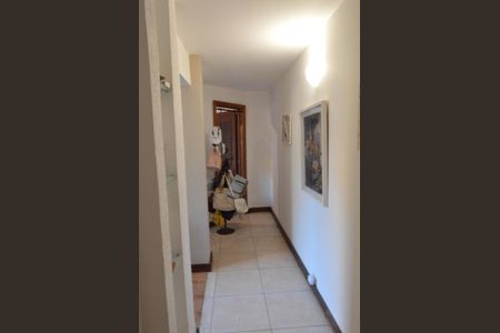 Casa de condomínio à venda com 179m², 3 quartos e 2 vagas Casa de condomínio à venda com 179m², 3 quartos e 2 vagasCorredor