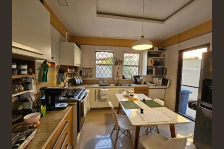 Casa de condomínio à venda com 179m², 3 quartos e 2 vagas