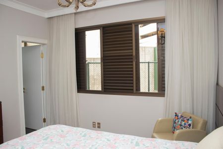 Apartamento à venda com 309m², 4 quartos e 3 vagasQuarto