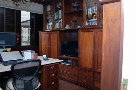 Apartamento à venda com 309m², 4 quartos e 3 vagasEscritório