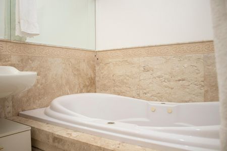 Apartamento à venda com 309m², 4 quartos e 3 vagasBanheiro da Suíte