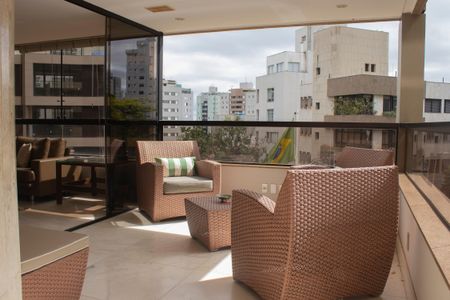 Apartamento à venda com 309m², 4 quartos e 3 vagasSala