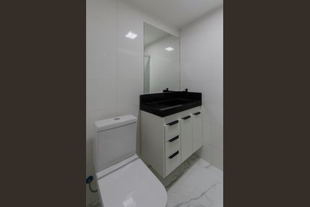 Banheiro de casa para alugar com 2 quartos, 60m² em Vila Monumento, São Paulo