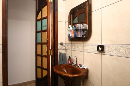 Casa à venda com 160m², 3 quartos e 6 vagasBanheiro 