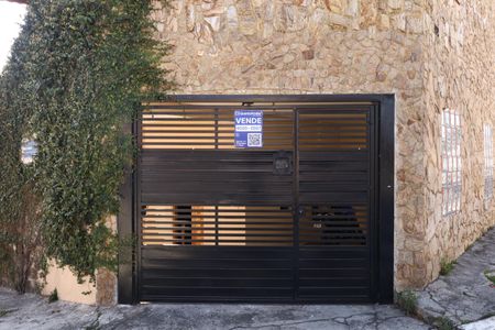 Casa à venda com 160m², 3 quartos e 6 vagasFachada 