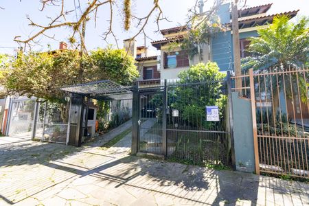 Casa à venda com 172m², 3 quartos e 3 vagas Casa à venda com 172m², 3 quartos e 3 vagasFachada