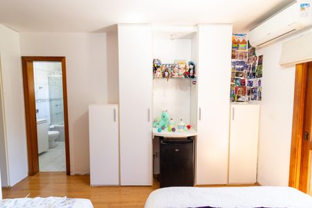 Casa à venda com 172m², 3 quartos e 3 vagas Casa à venda com 172m², 3 quartos e 3 vagasSuíte