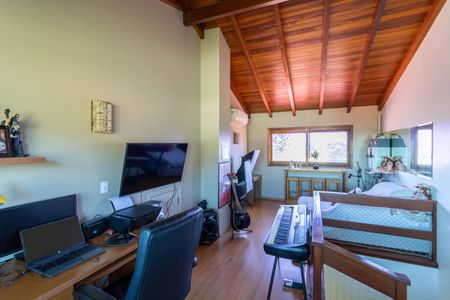 Casa à venda com 172m², 3 quartos e 3 vagas Casa à venda com 172m², 3 quartos e 3 vagasEscritório