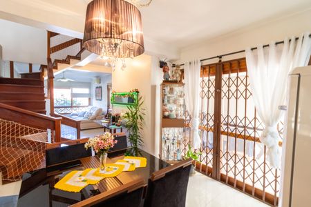 Casa à venda com 172m², 3 quartos e 3 vagas Casa à venda com 172m², 3 quartos e 3 vagasSala