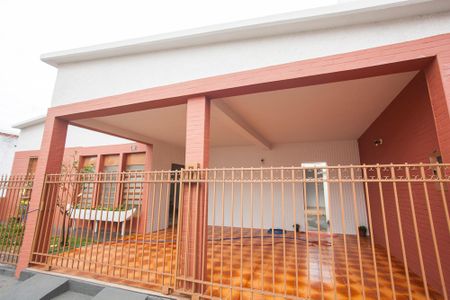 Casa para alugar com 180m², 4 quartos e 2 vagasFachada